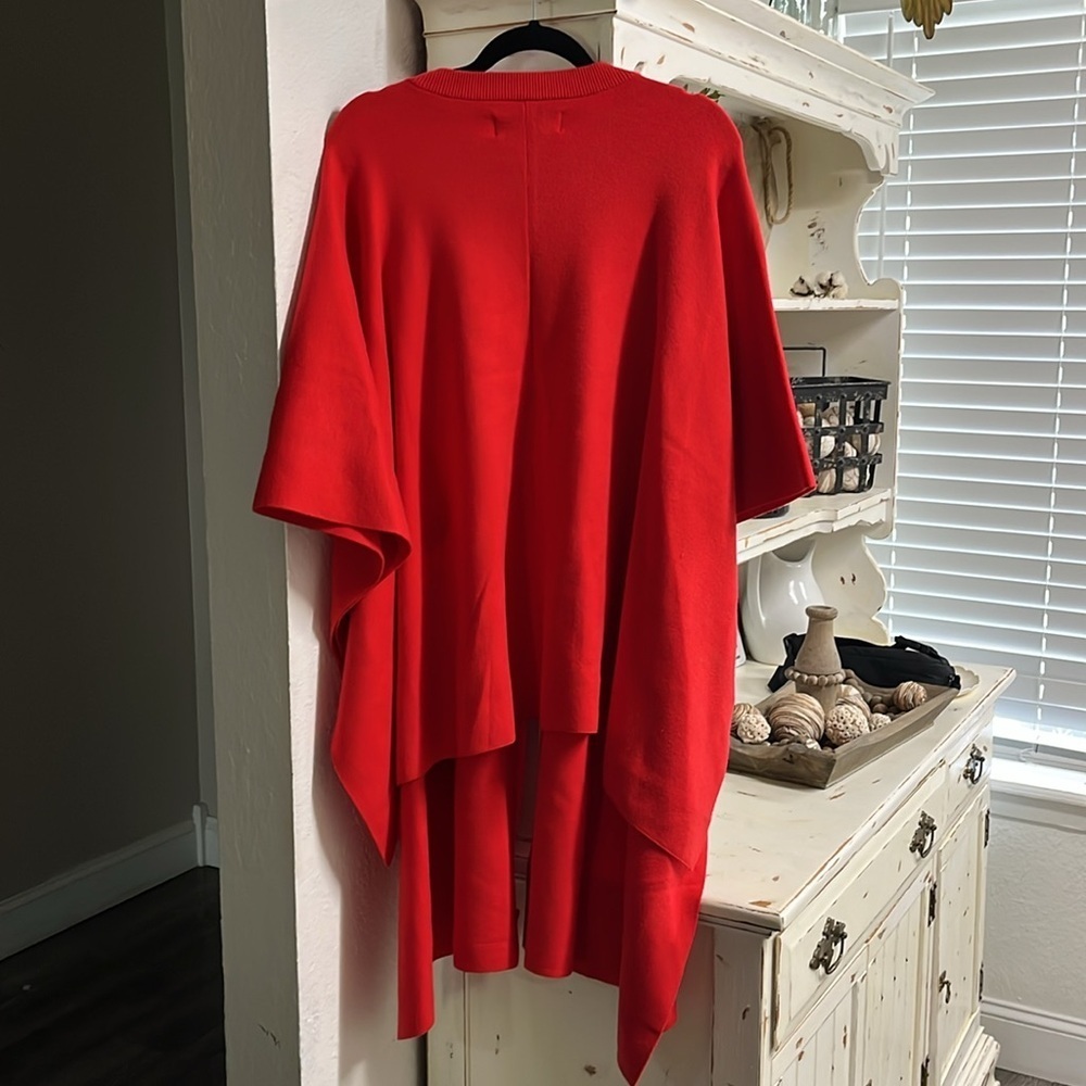 LTD Red Cape Poncho NWT - Picture 4 of 4